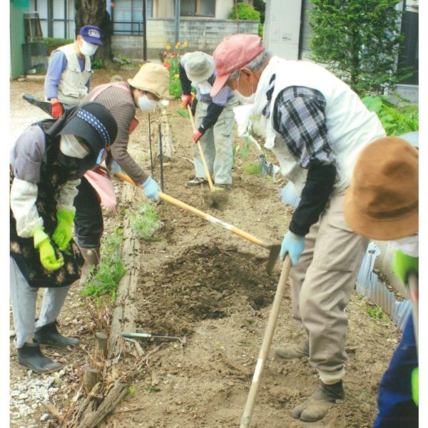 【共同募金助成】公的施設の花壇作り、地域の仲間づくり（山形村/中大池健康花づくりの会）